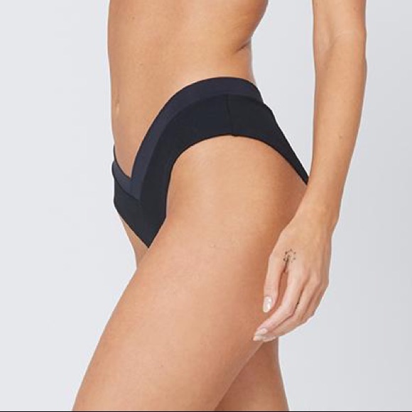 L’Space ribbed Tara Top and Pratt V Bikini bottom - Picture 13 of 16